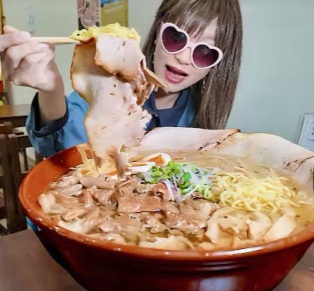 もぐもぐさくらの収入源と大食い動画の経費